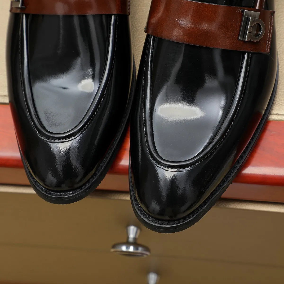 Men's shoes 💰460 Ferragamo [Ferragamo] top imported suit men's shoes 💯Original copy of the official website, product materials: selected imported embossed calfskin + luxury hardware buckle accessories ~ imported water-dyed cow 🐂 leather lining. Strong three-dimensional visual effect, original combination outsole, multiple colors available😘 Size: 39-44 (38.45.46. Customized)